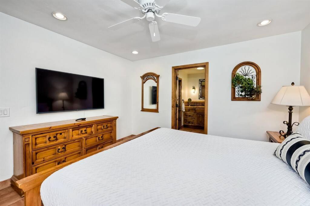 Great Group Retreat! Hacienda Decor, Spacious Floor Plan, Private Backyard Carlsbad Exterior photo