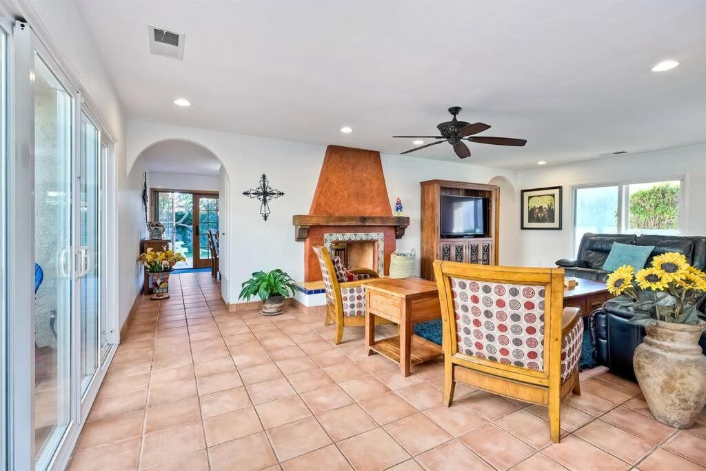 Great Group Retreat! Hacienda Decor, Spacious Floor Plan, Private Backyard Carlsbad Exterior photo