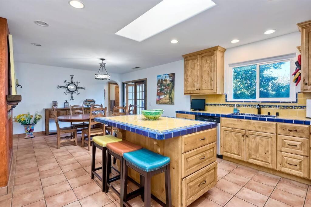 Great Group Retreat! Hacienda Decor, Spacious Floor Plan, Private Backyard Carlsbad Exterior photo