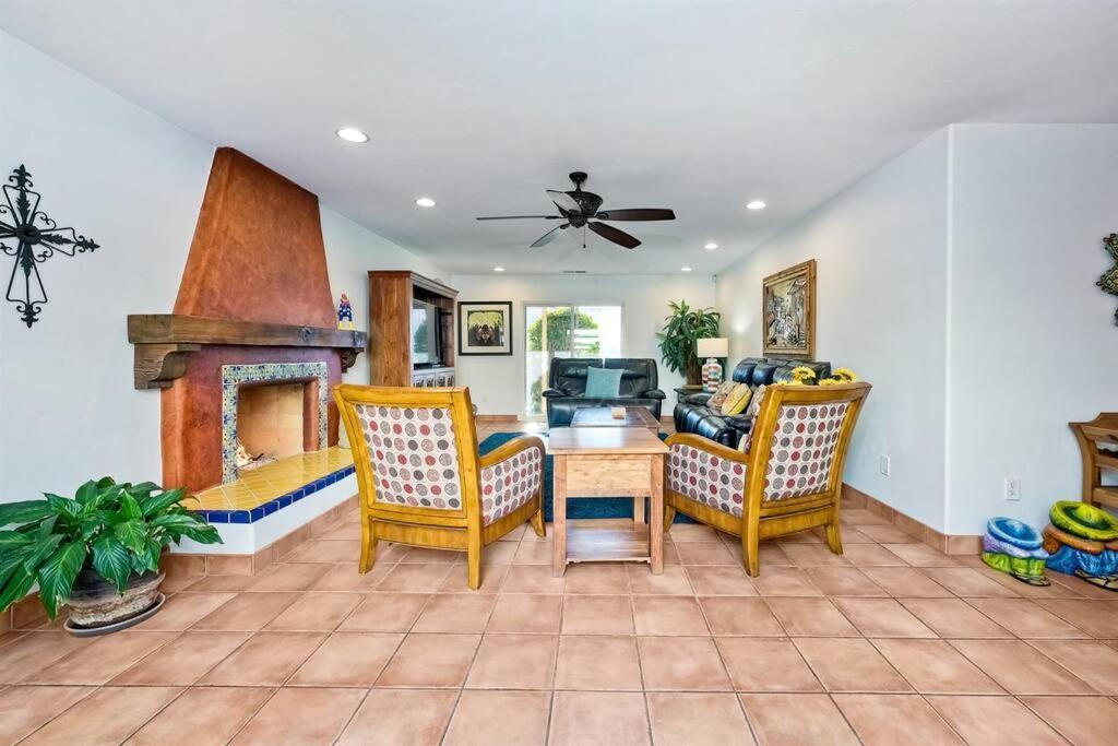 Great Group Retreat! Hacienda Decor, Spacious Floor Plan, Private Backyard Carlsbad Exterior photo