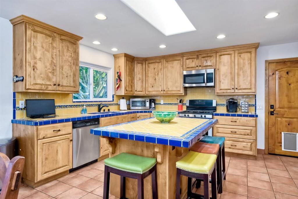 Great Group Retreat! Hacienda Decor, Spacious Floor Plan, Private Backyard Carlsbad Exterior photo