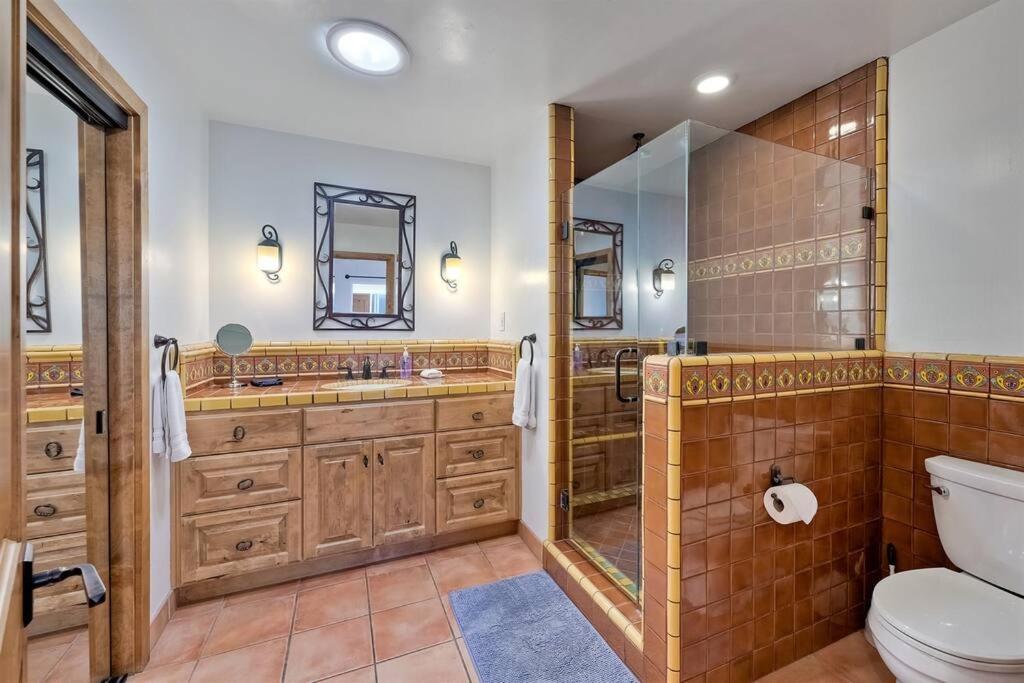 Great Group Retreat! Hacienda Decor, Spacious Floor Plan, Private Backyard Carlsbad Exterior photo